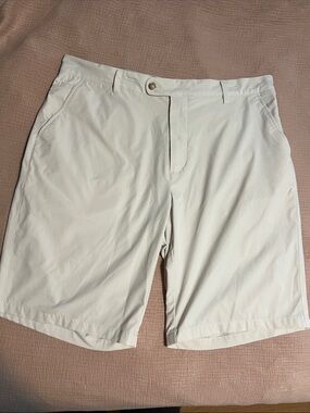 J. McLaughlin Men’s Cream Flat-Front Shorts Size 36